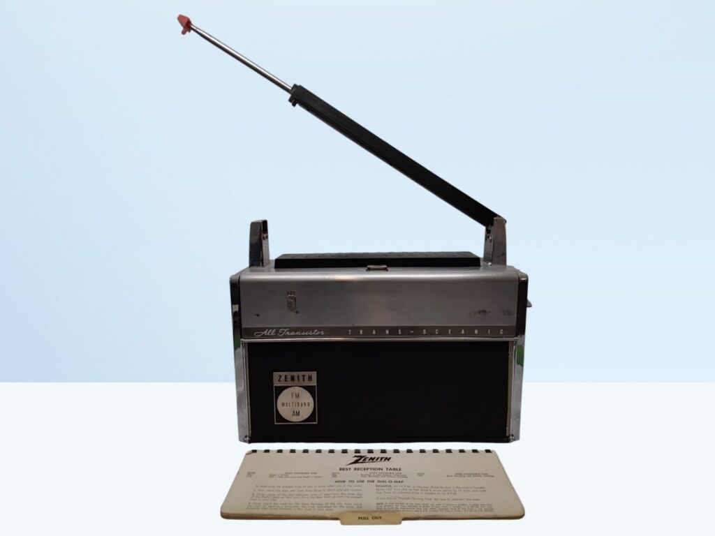 Vintage Zenith Royal 3000-1 Trans-Oceanic FM/AM Multiband Portable Radio